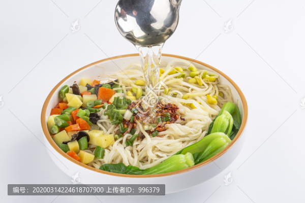 手工面陜西油潑面面條菜品