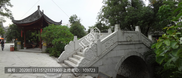 萬(wàn)洞古村