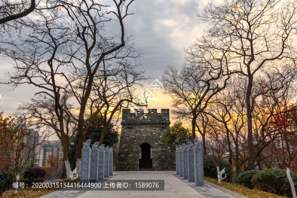 鬼臉城上的烽火臺