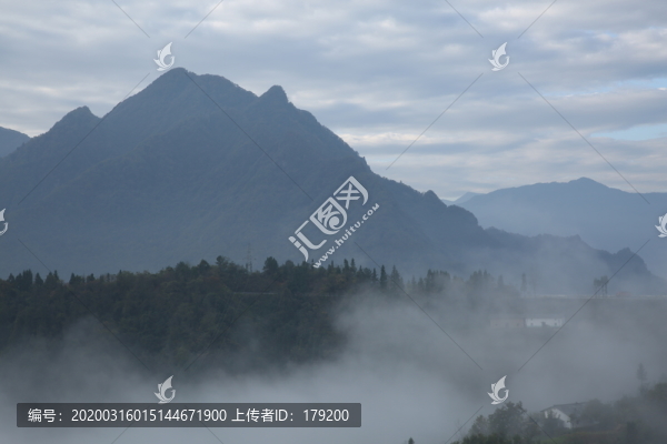 縣河馬鞍山云霧五