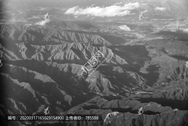 航拍山脈