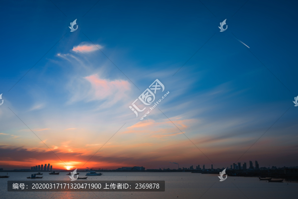 夕陽(yáng)與大海
