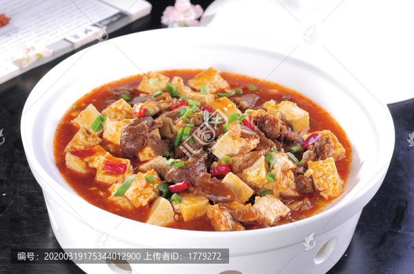 豆腐燒牛腩