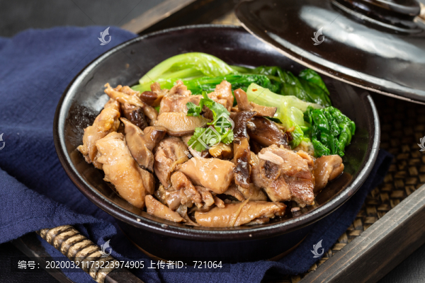 冬菇滑雞煲仔飯