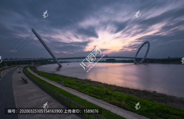 南京眼步行橋