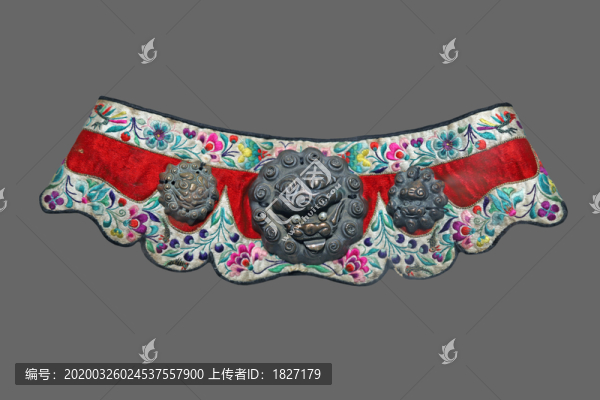 綴銀三獅首無(wú)頂帽