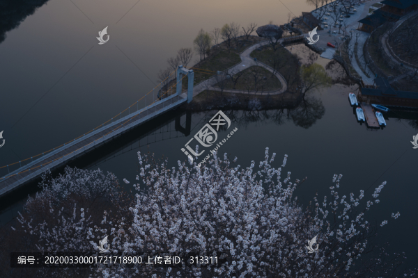 桃花湖水