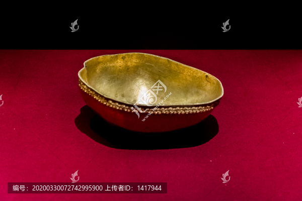 金質(zhì)嘎巴里形供酒器