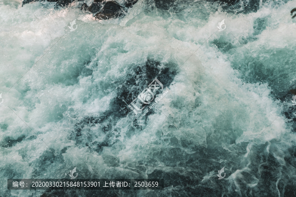 新疆天山天池流水