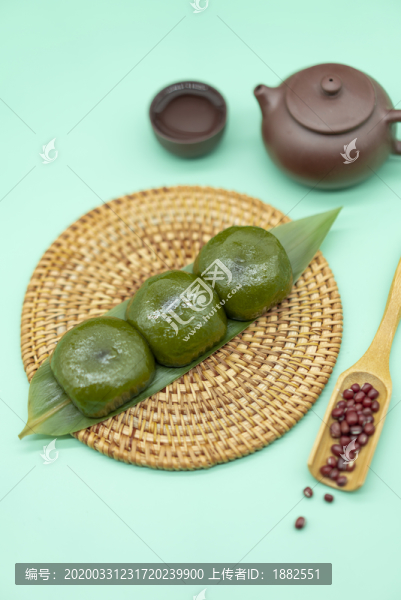 傳統(tǒng)艾草青團(tuán)茶點(diǎn)