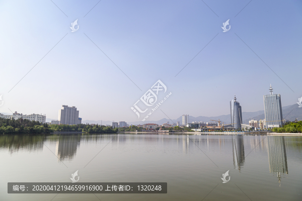 玉龍湖