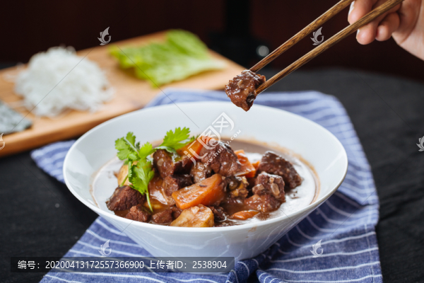 燉牛腩