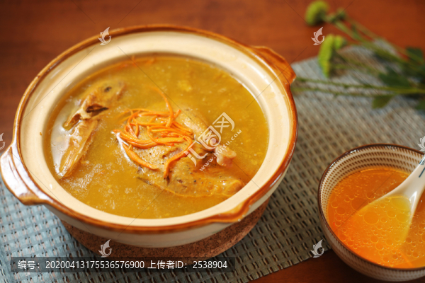 蟲(chóng)草老鴨湯