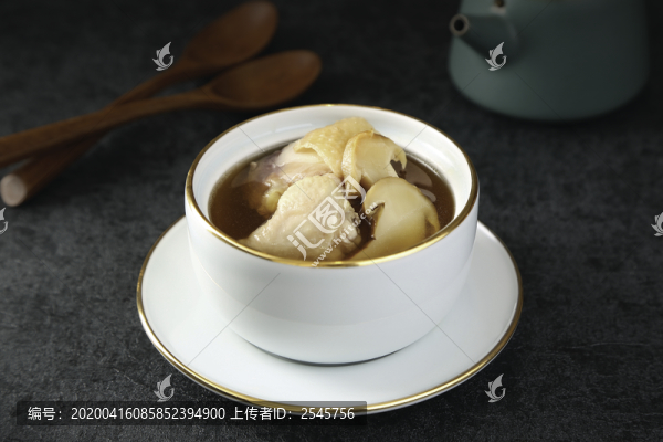 松茸燉老雞湯