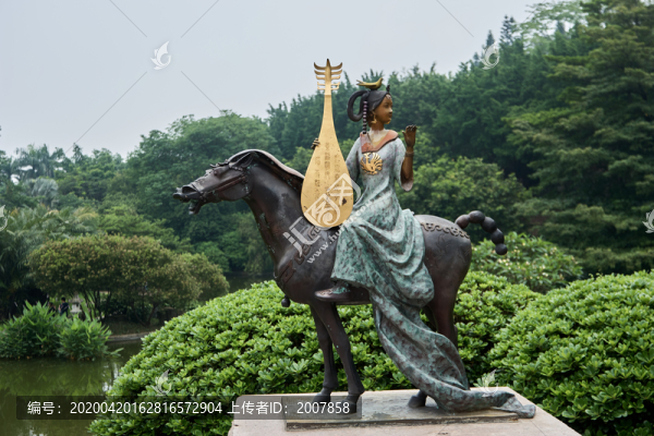 昭君出塞銅像