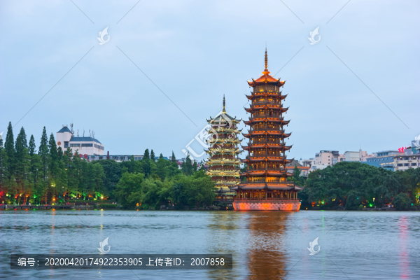 日月塔夜景