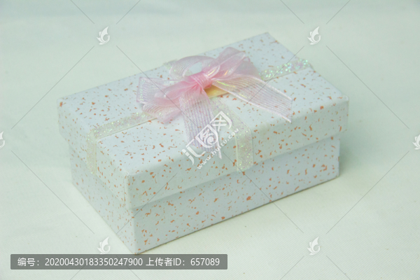 織帶蝴蝶結(jié)裝飾