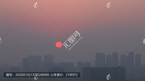 太陽從城市升起