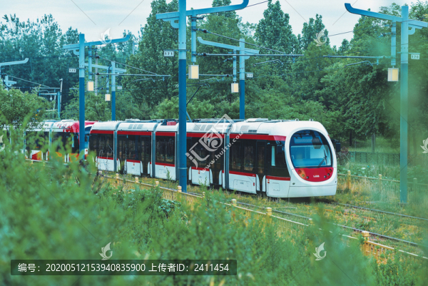 開往春天的有軌電車