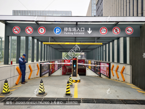停車場入口