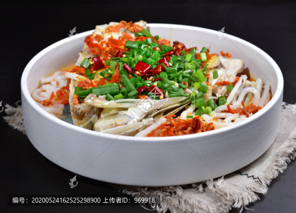 剁椒魚頭撈粉
