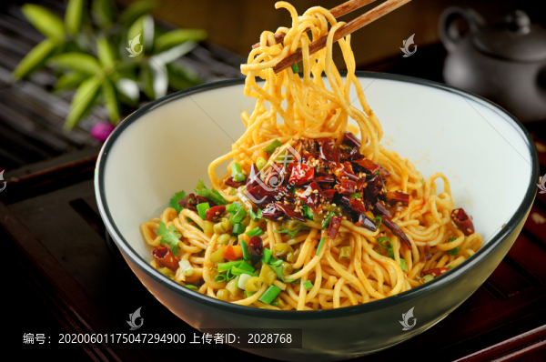 紅油熱干面