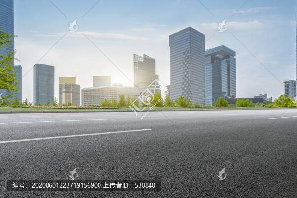 道路地面和高樓大廈