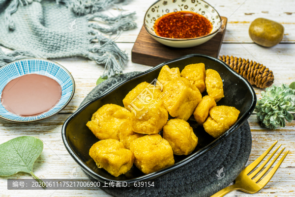 麻辣燙自選菜品豆腐泡