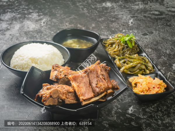 排骨米飯小菜套餐