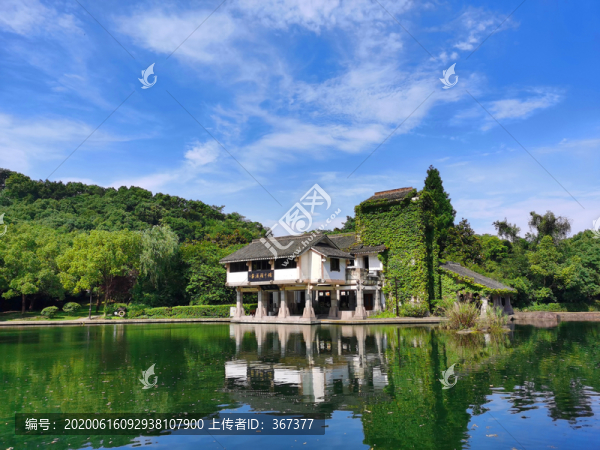湖邊小屋