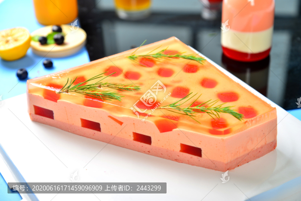 草莓酸奶蛋糕