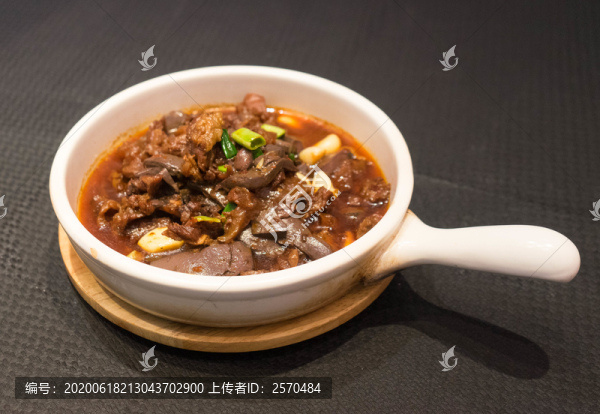 鴨血燒牛筋