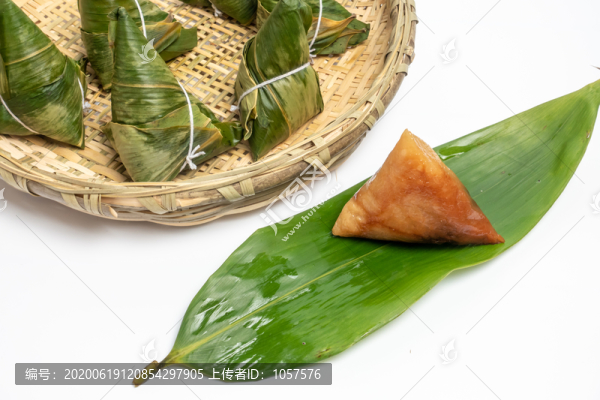 中國(guó)傳統(tǒng)節(jié)日端午節(jié)粽子美食白底