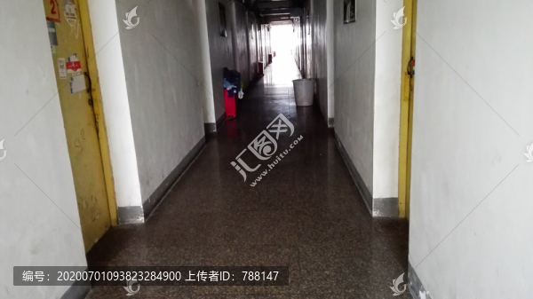 學校寢室走廊