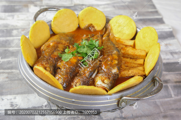 家熬黃魚貼餅子