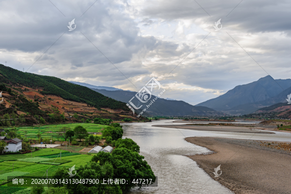 雅魯藏布江風(fēng)光