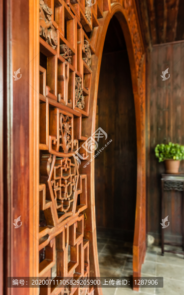 木雕拱門(mén)