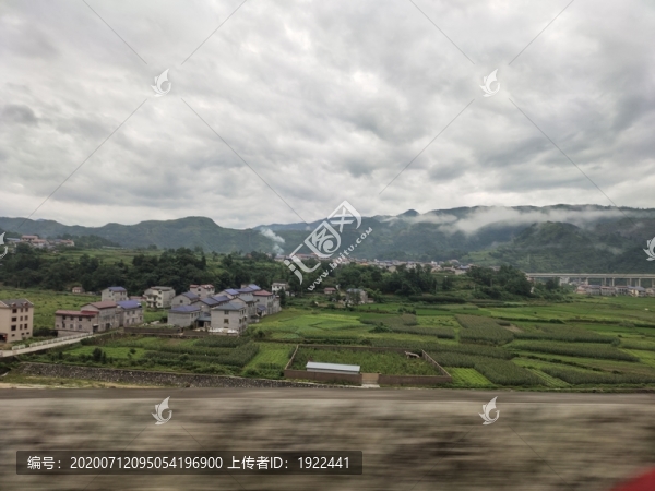 鄉(xiāng)村小鎮(zhèn)的早晨
