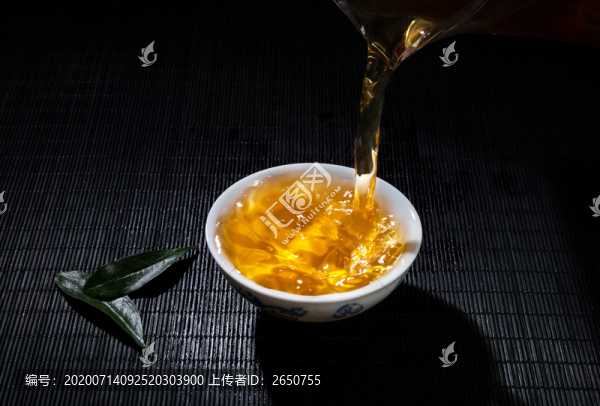普洱生茶湯色