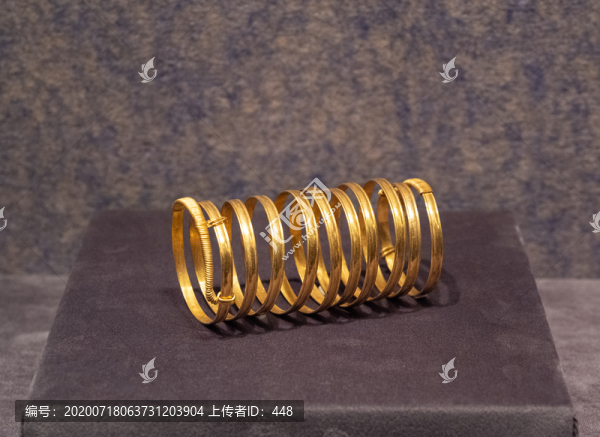 明金臂釧