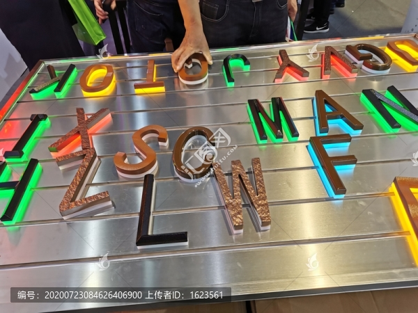 超級精品發(fā)光字
