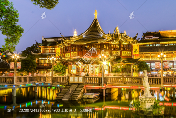 海城隍廟夜景全景