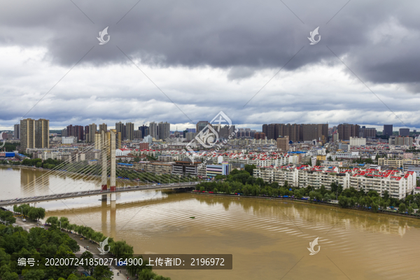 暴風(fēng)雨中的城市