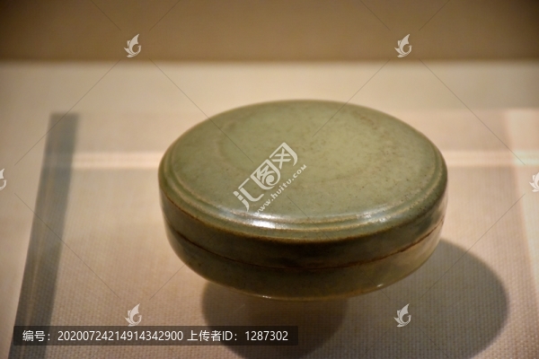 五代越窯青釉瓷粉盒