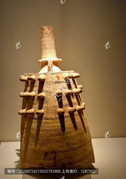 戰(zhàn)國原始瓷編鐘