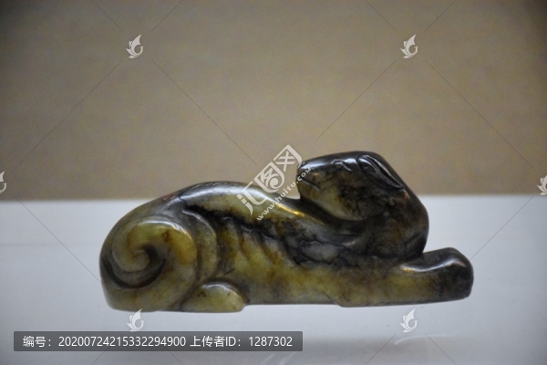 唐代玉雕狗鎮(zhèn)紙