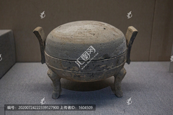 戰(zhàn)國帶蓋灰陶鼎