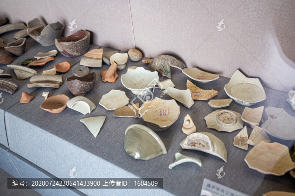 古代瓷碗碎片