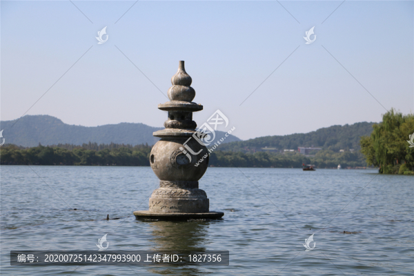 三潭映月