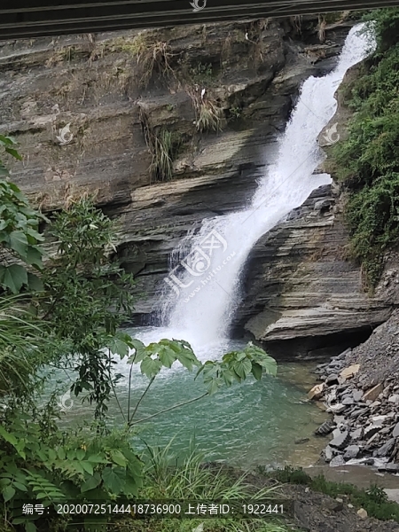 小溪流水